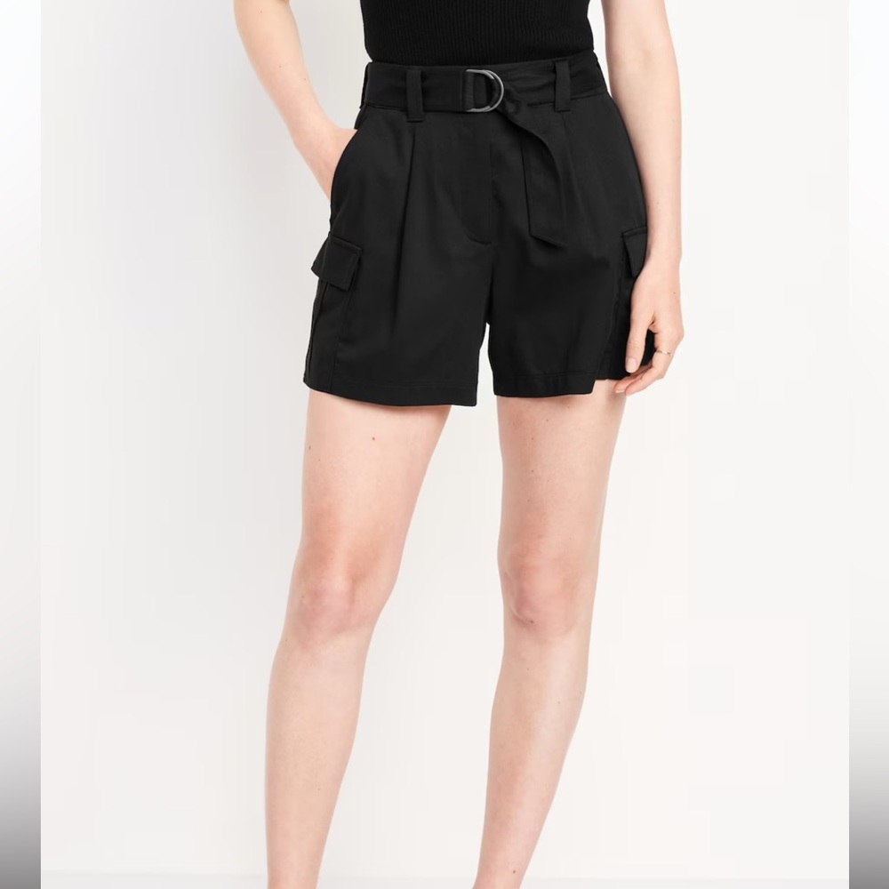 Extra High-Waisted Cargo Shorts -- 4.5-inch inseam